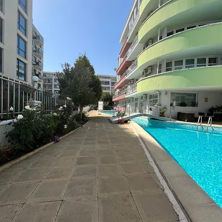 Apartment Pirop City
